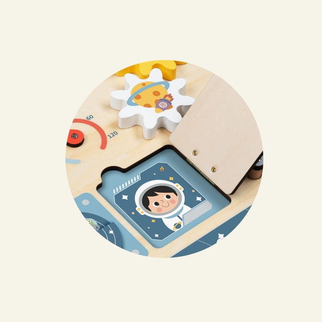 Houten busy board ruimte – activiteitenbord baby 1-3 jaar – foto 2