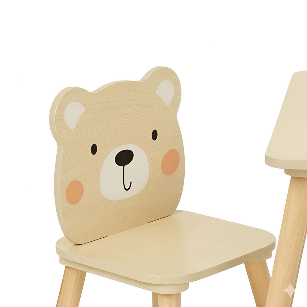 Houten kindertafel met beer- en konijnstoeltje
