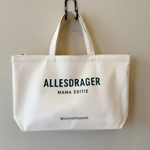 Canvas mama tas van Kleine Bloesem met tekst Allesdrager mama editie