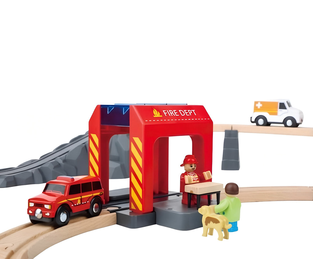 Houten treinbaan Fire Rescue met brandweerpost, brug en tunnels